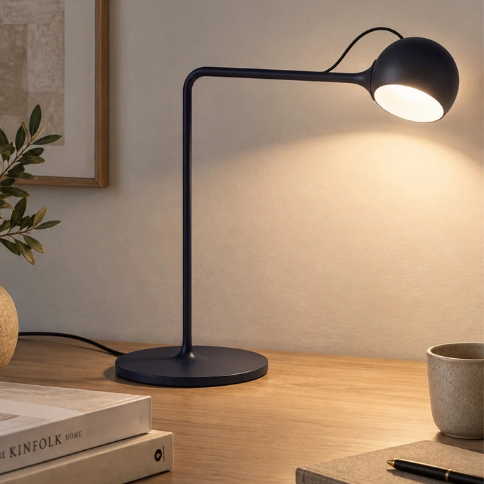 Lampa stołowa Artemide Ixa Led nowoczesna ze ściągaczem granatowa